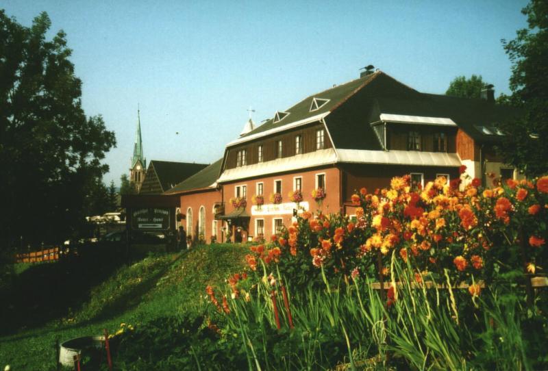 Gasthof-Pension Rotes Haus Обервиезентал Екстериор снимка