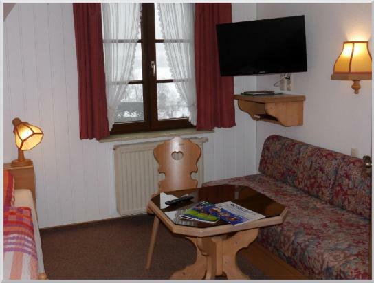 Gasthof-Pension Rotes Haus Обервиезентал Екстериор снимка